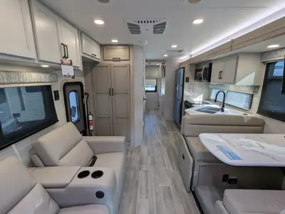 2027 Thor Motor Coach Omni photo 17