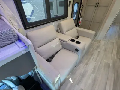 2027 Thor Motor Coach Omni photo 21