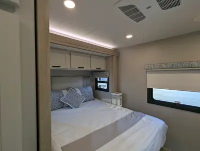 2027 Thor Motor Coach Omni photo 36