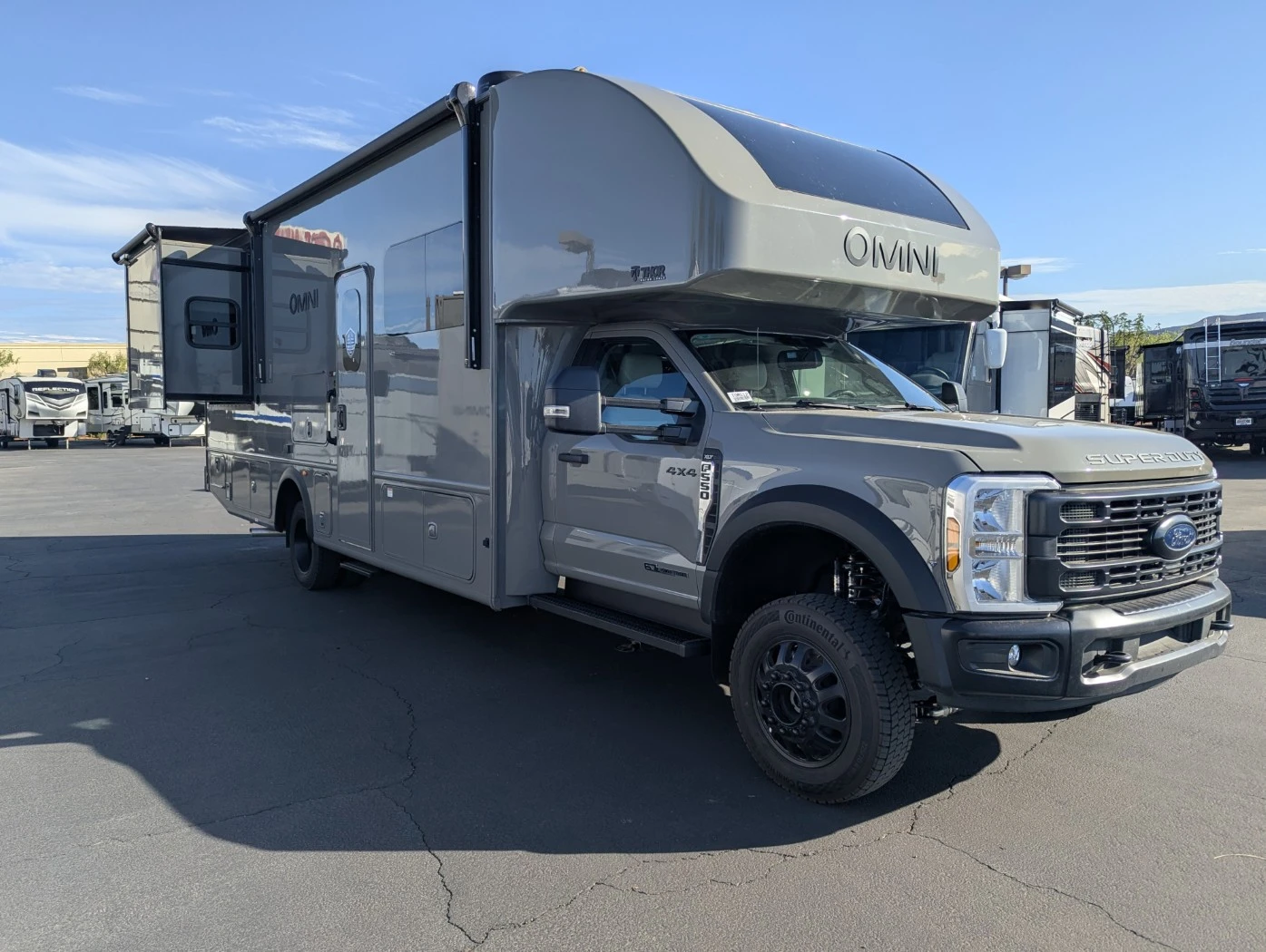 2027 Thor Motor Coach Omni exterior