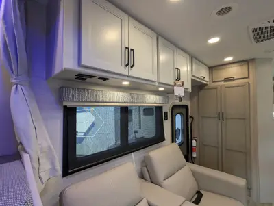 2027 Thor Motor Coach Omni photo 22