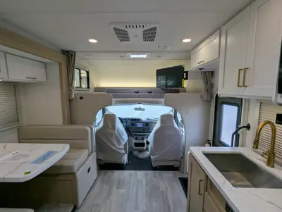 2027 Thor Motor Coach Four Winds photo 29