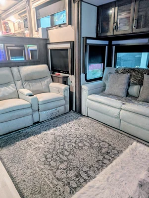 2021 GRAND DESIGN SOLITUDE photo 12