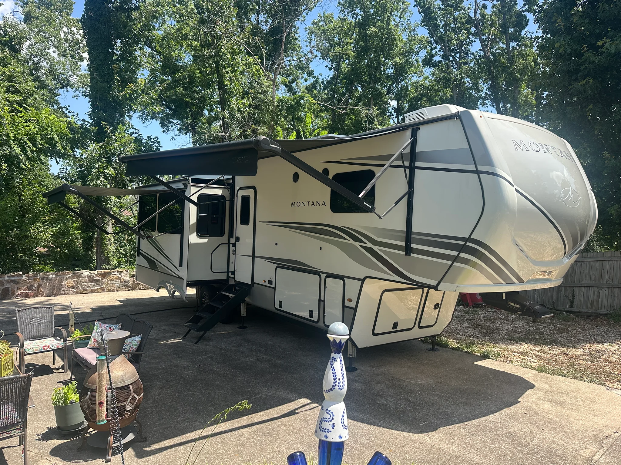 2023 KEYSTONE MONTANA exterior