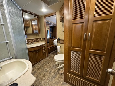 2015 THOR MOTOR COACH CHALLENGER photo 22