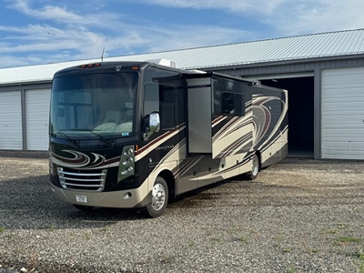 2015 THOR MOTOR COACH CHALLENGER photo 4