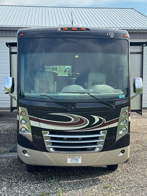 2015 THOR MOTOR COACH CHALLENGER photo 3