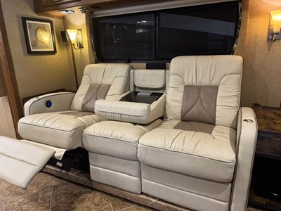 2015 THOR MOTOR COACH CHALLENGER photo 11