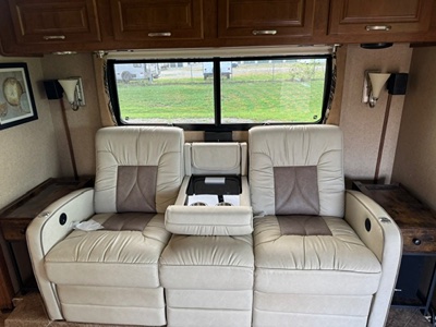 2015 THOR MOTOR COACH CHALLENGER photo 10