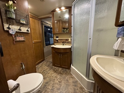2015 THOR MOTOR COACH CHALLENGER photo 24