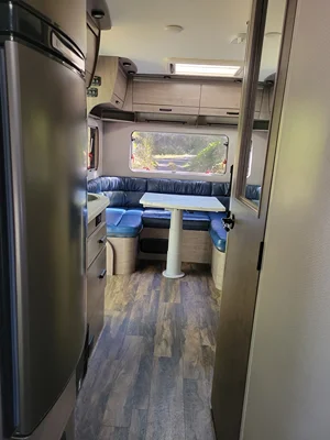2021 LANCE 2075 TRAVEL TRAILER photo 2