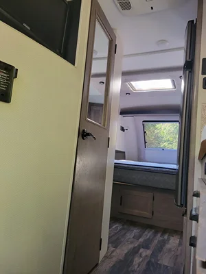 2021 LANCE 2075 TRAVEL TRAILER photo 10