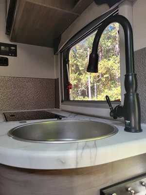 2021 LANCE 2075 TRAVEL TRAILER photo 9