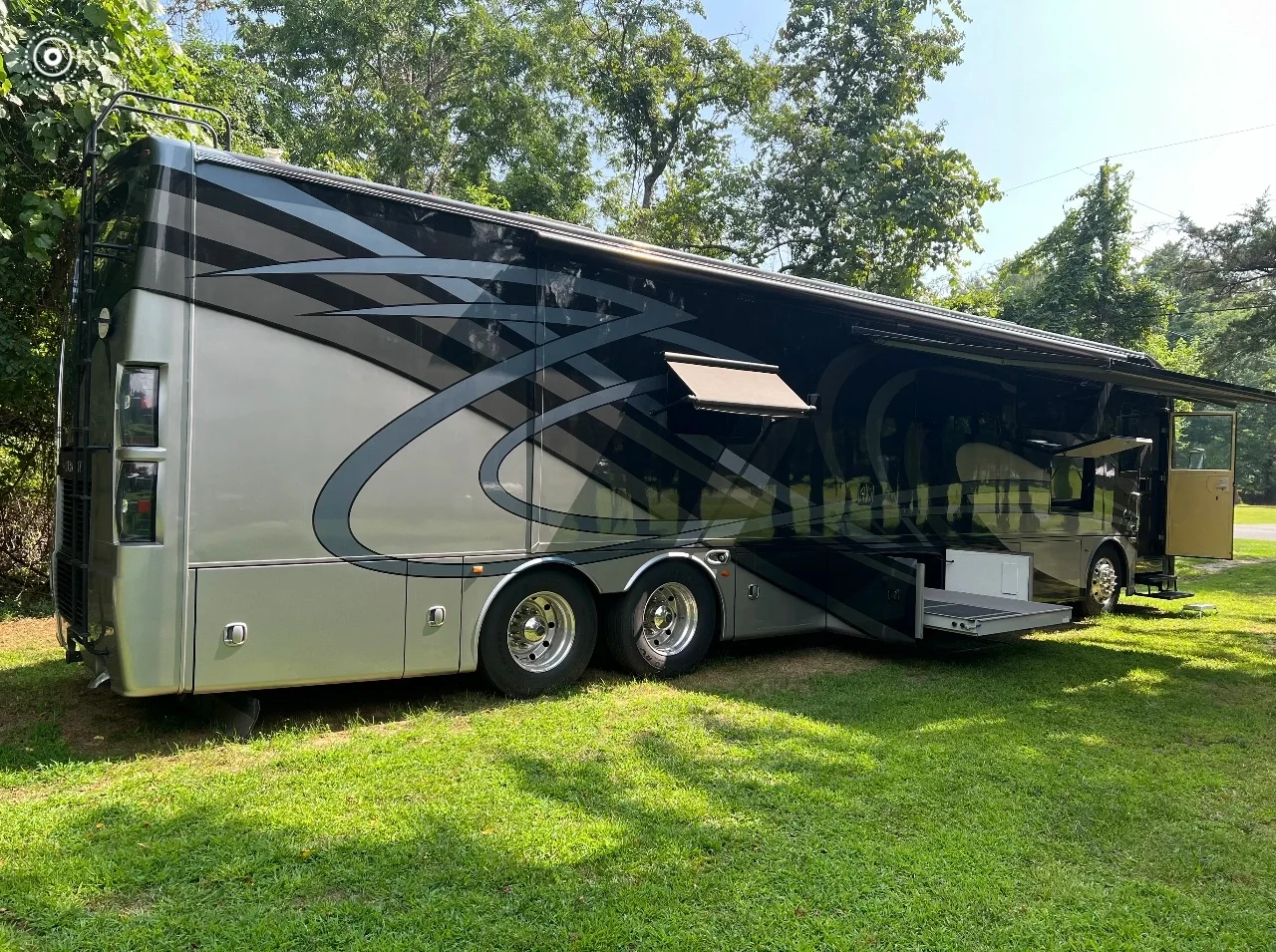 2017 THOR MOTOR COACH TUSCANY exterior