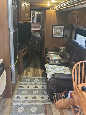 2015 THOR MOTOR COACH CHALLENGER photo 9