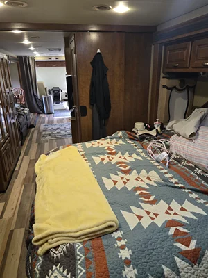 2015 THOR MOTOR COACH CHALLENGER photo 36