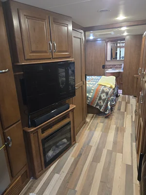 2015 THOR MOTOR COACH CHALLENGER photo 26