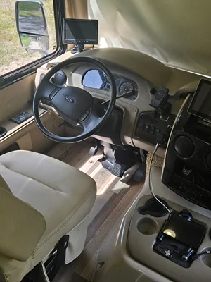 2015 THOR MOTOR COACH CHALLENGER photo 10