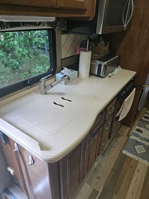 2015 THOR MOTOR COACH CHALLENGER photo 3