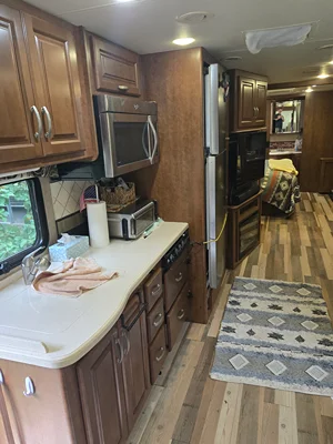 2015 THOR MOTOR COACH CHALLENGER photo 25