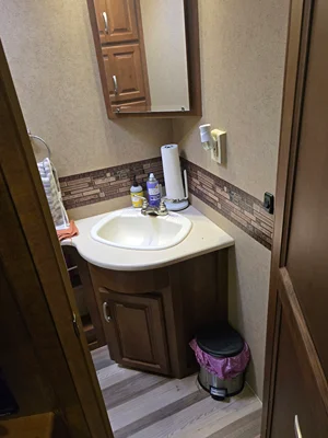 2015 THOR MOTOR COACH CHALLENGER photo 29