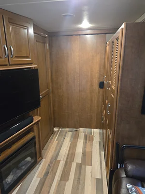 2015 THOR MOTOR COACH CHALLENGER photo 27