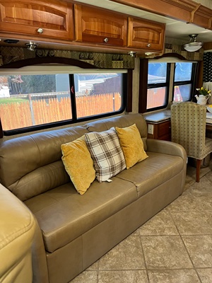 2008 MANDALAY COACH 43A photo 30