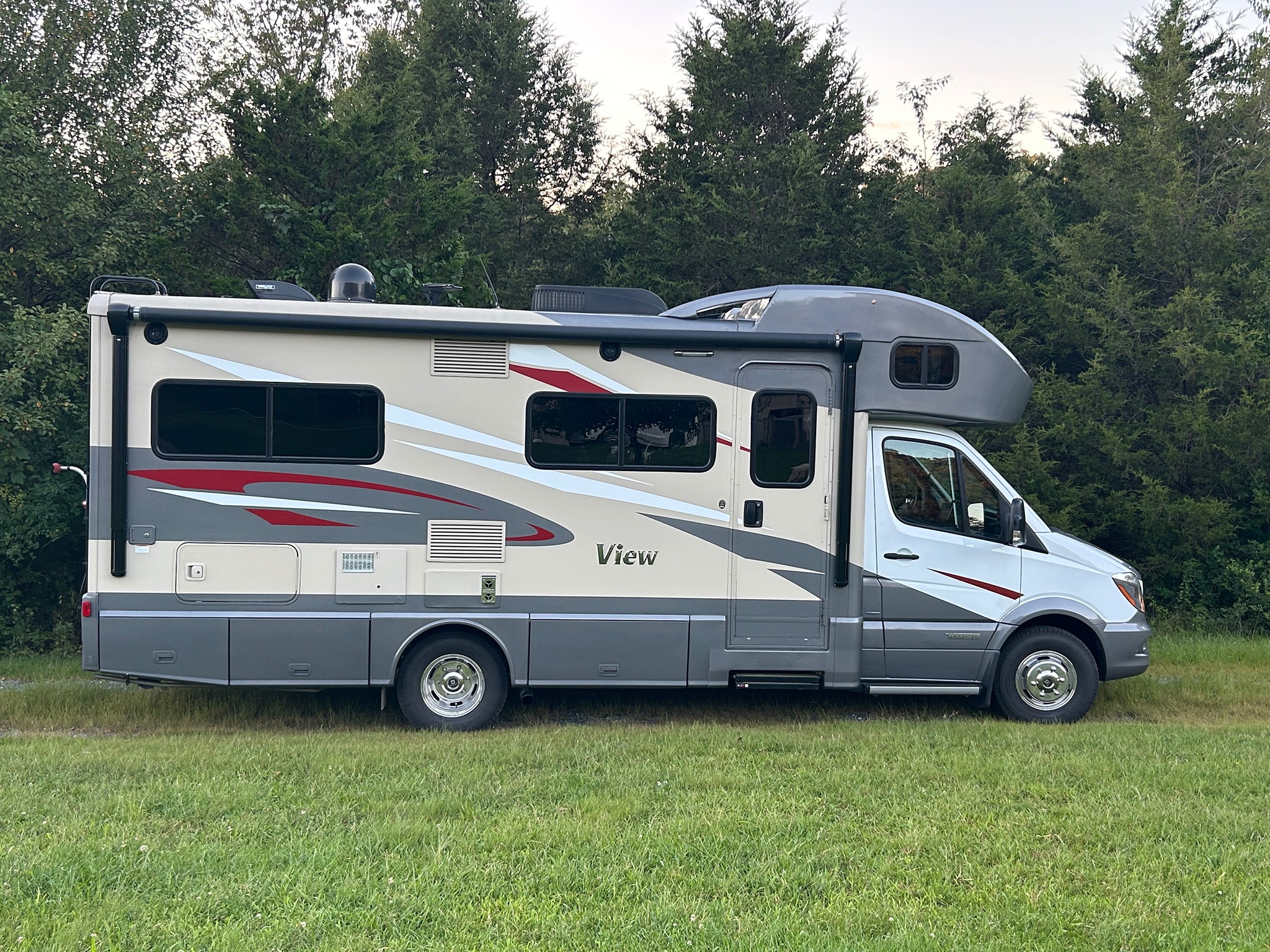 2017 WINNEBAGO VIEW exterior