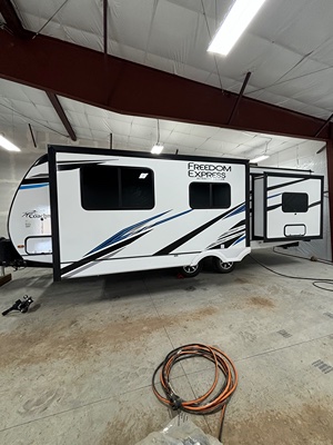 2023 COACHMEN FREEDOM EXPRESS photo 4
