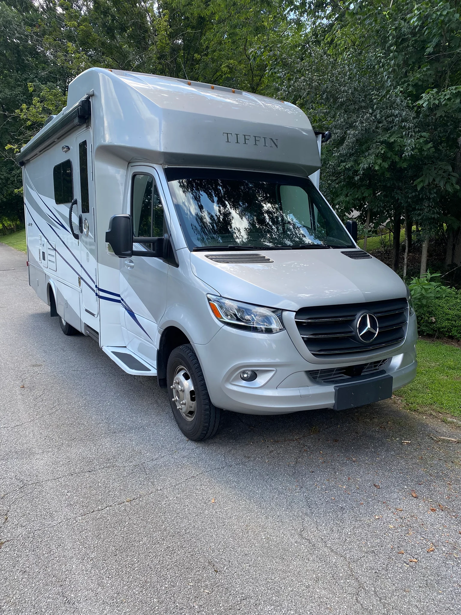 2022 TIFFIN MOTORHOMES WAYFARER exterior