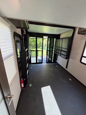 Used 2019 Dutchmen Voltage Triton 3531
