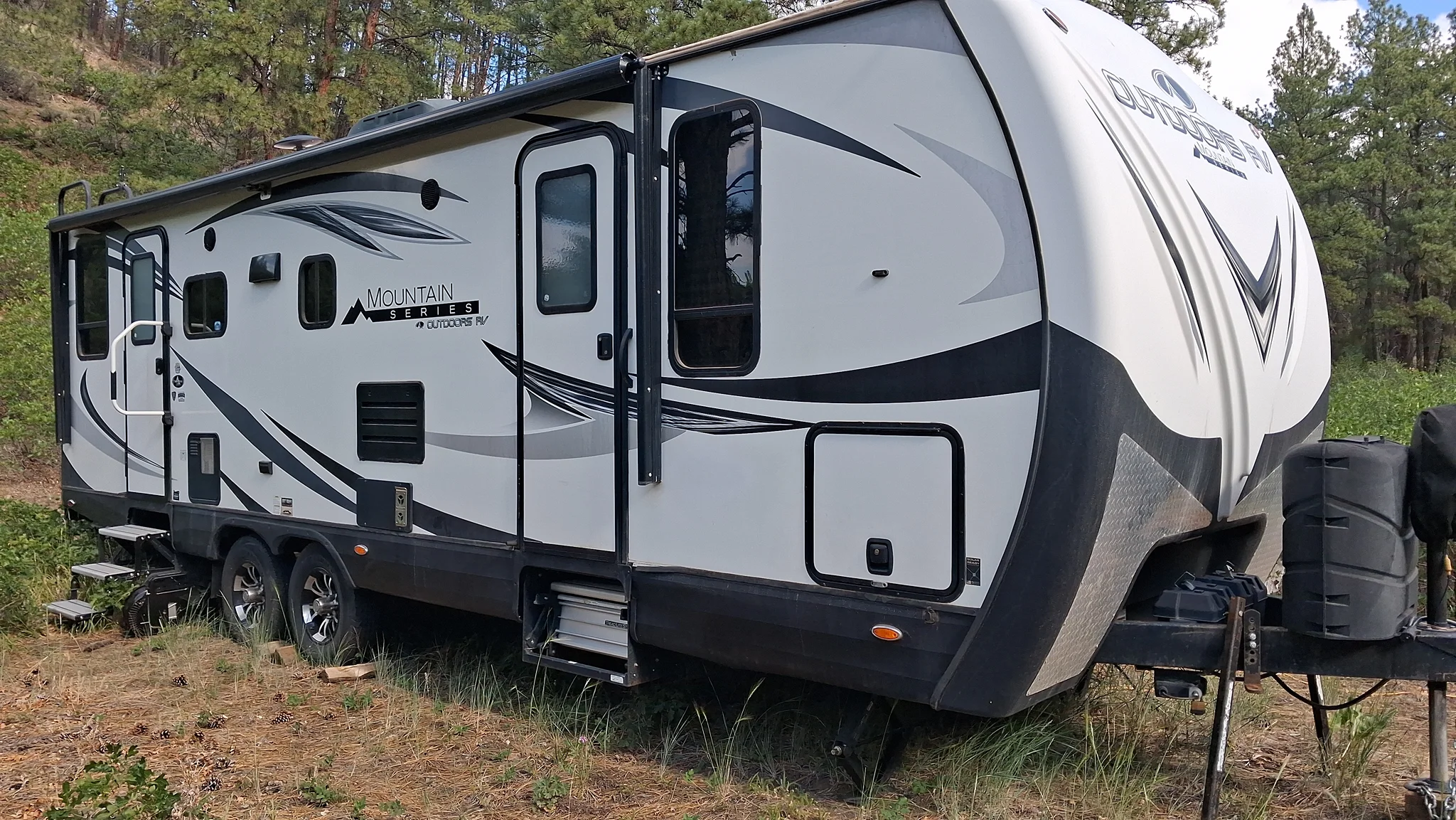 2019 OUTDOORS RV MOUNTAIN SERIES exterior