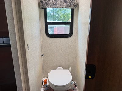 2018 FOREST RIVER SUNSEEKER photo 5