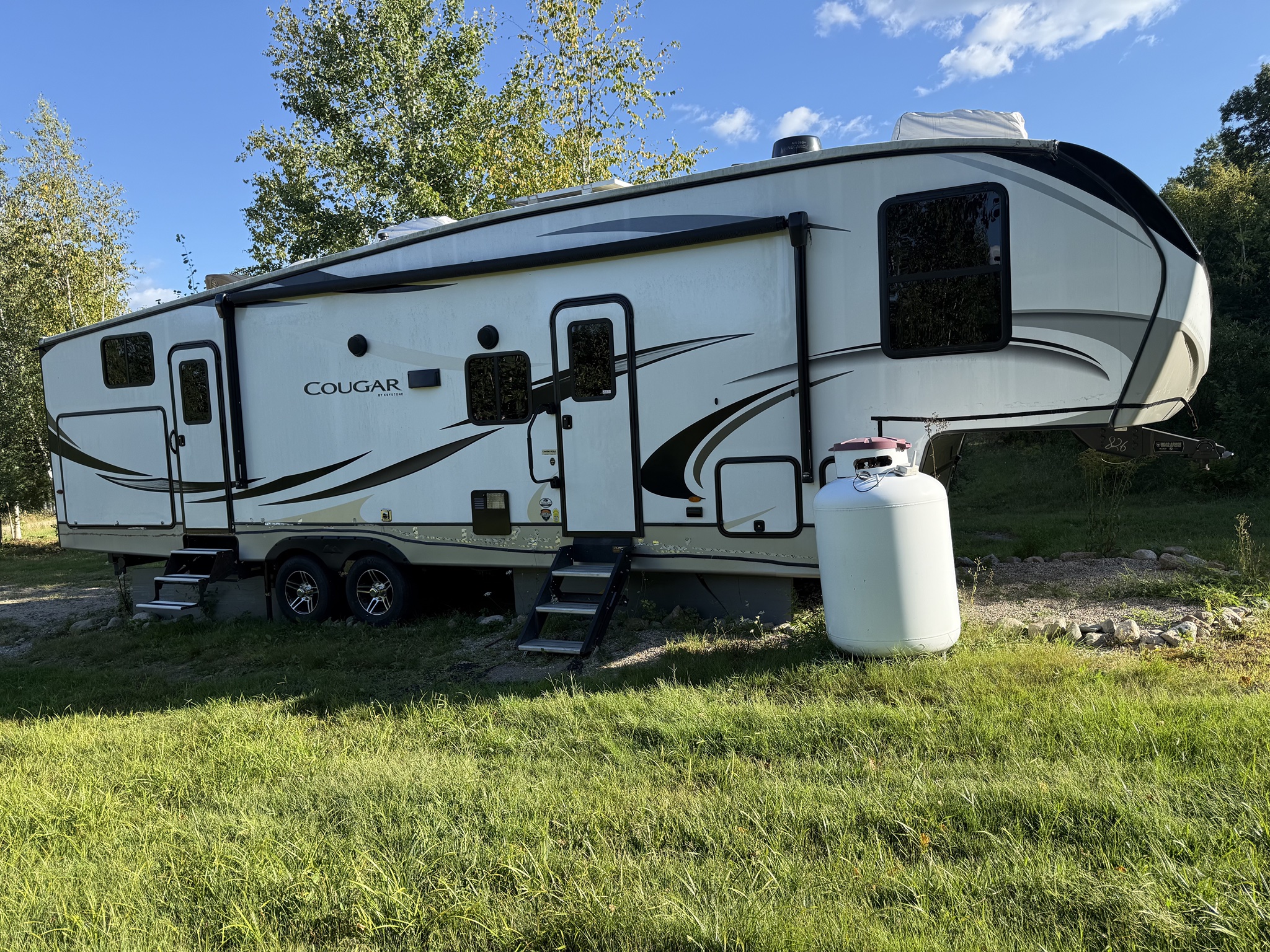 2022 KEYSTONE COUGAR HALF-TON exterior