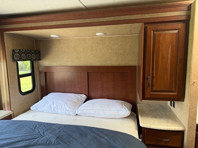 2017 FOREST RIVER SUNSEEKER photo 19