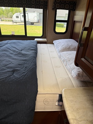 2017 FOREST RIVER SUNSEEKER photo 16