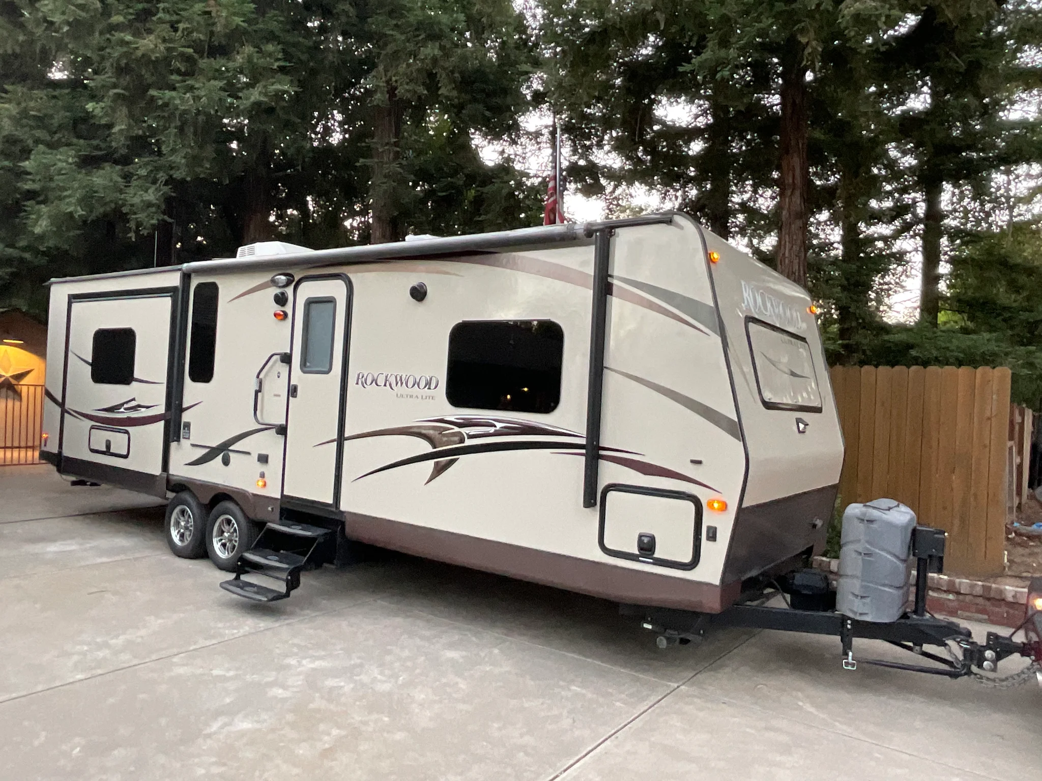 2016 FOREST RIVER ROCKWOOD ULTRA LITE exterior