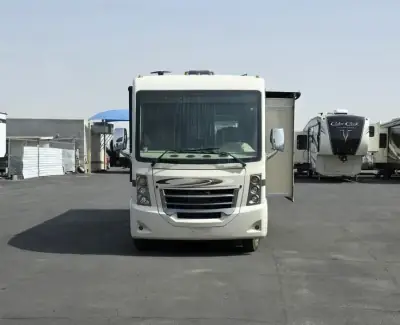 2017 THOR MOTOR COACH VEGAS photo 3