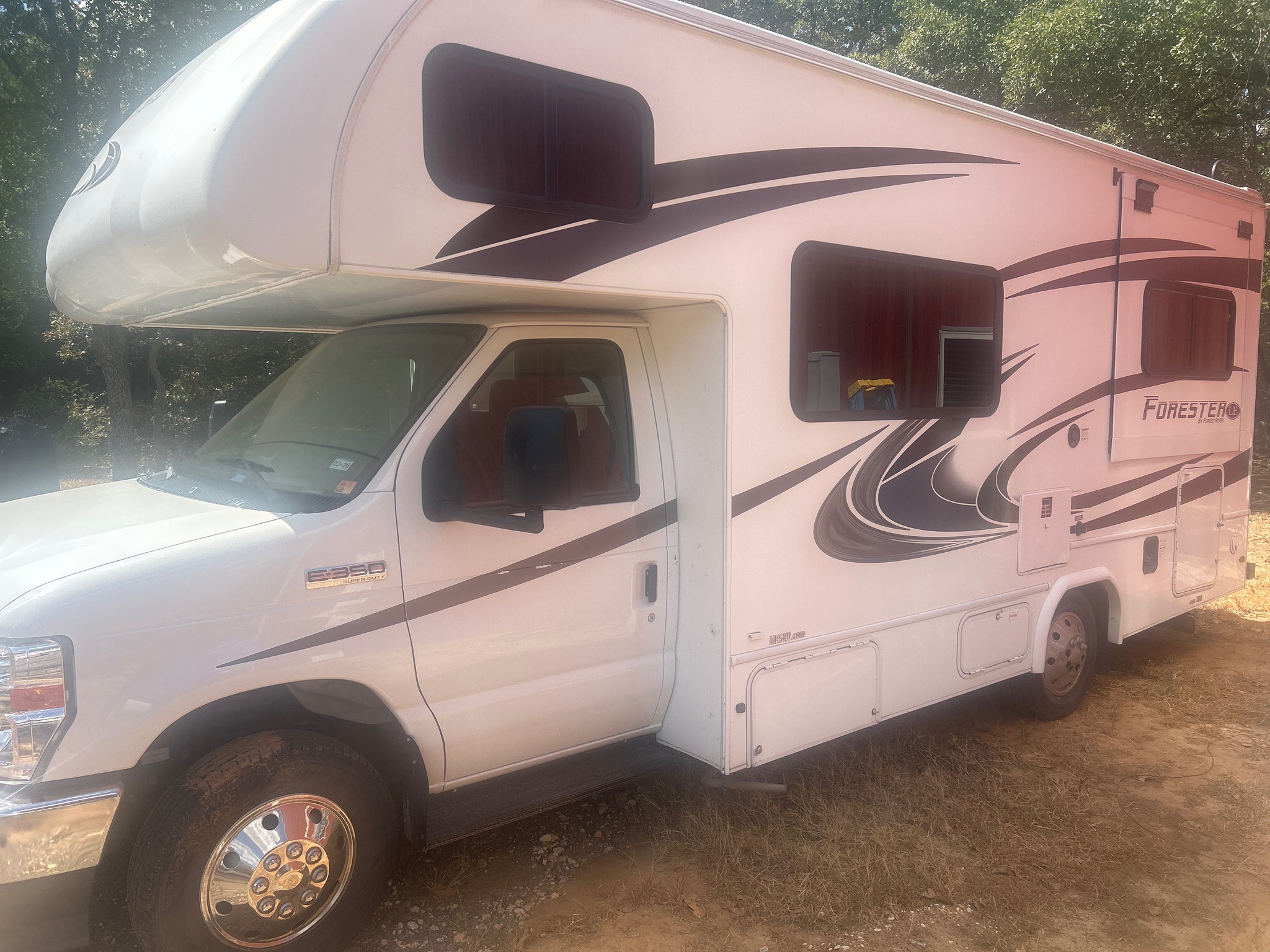 2021 FOREST RIVER FORESTER LE exterior