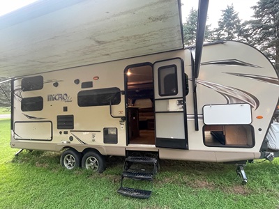 2018 FOREST RIVER FLAGSTAFF MICRO LITE photo 3