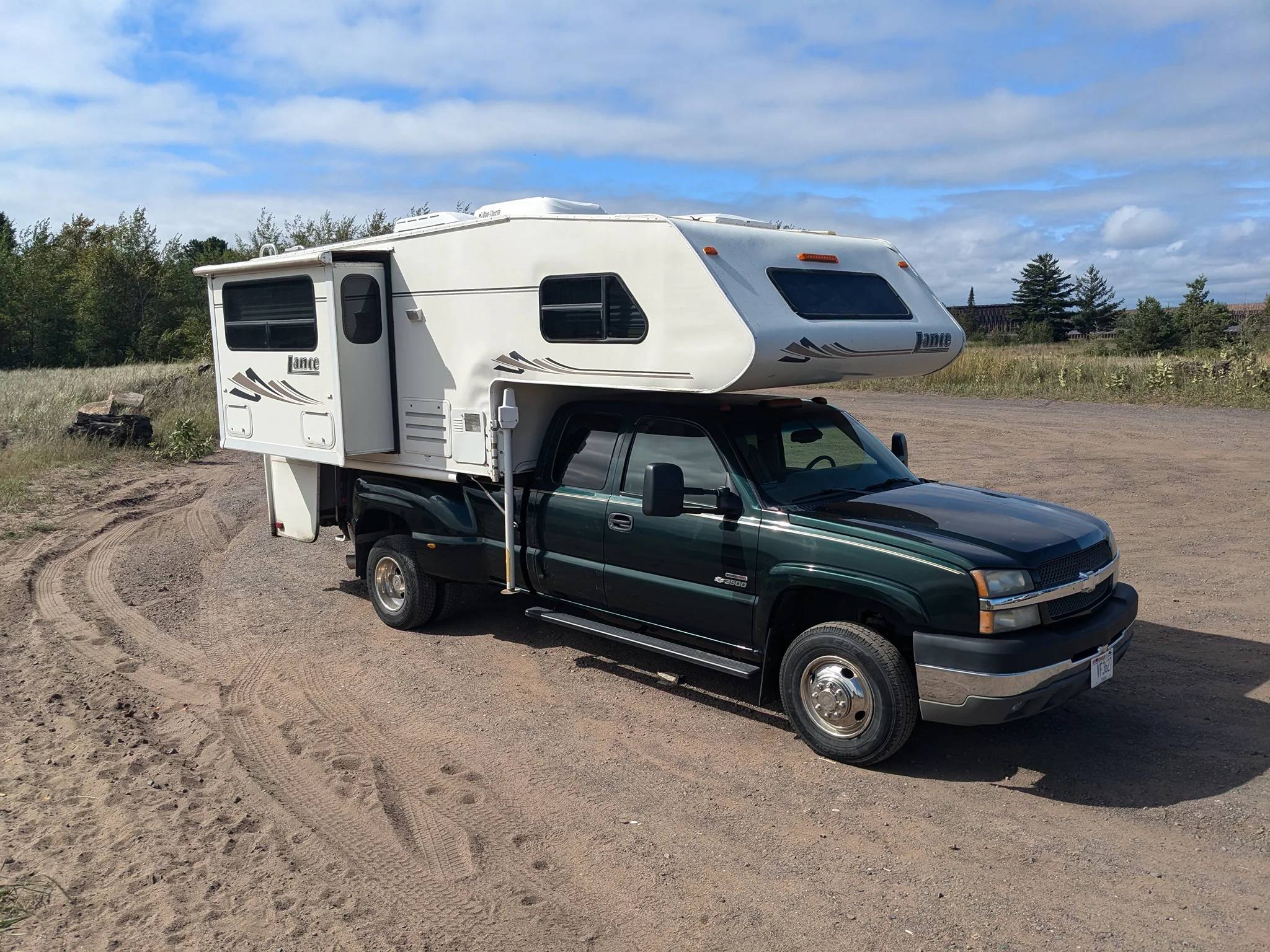 2003 LANCE 1071 exterior