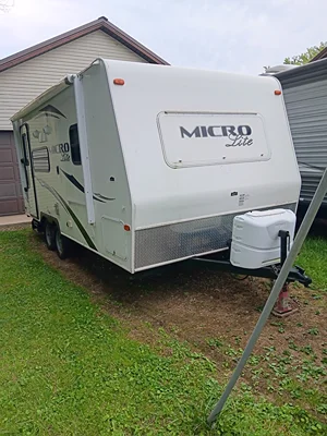 Used 2014 Flagstaff Micro Lite 21FBRS