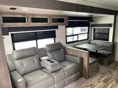 2022 VENTURE RV SPORTTREK photo 3