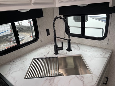 2022 VENTURE RV SPORTTREK photo 4