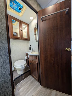 2018 FOREST RIVER SUNSEEKER photo 14