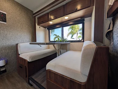 2018 FOREST RIVER SUNSEEKER photo 7