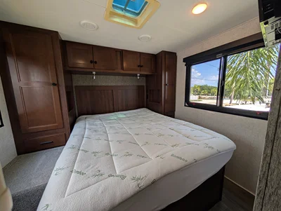 2018 FOREST RIVER SUNSEEKER photo 11