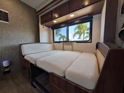 2018 FOREST RIVER SUNSEEKER photo 6