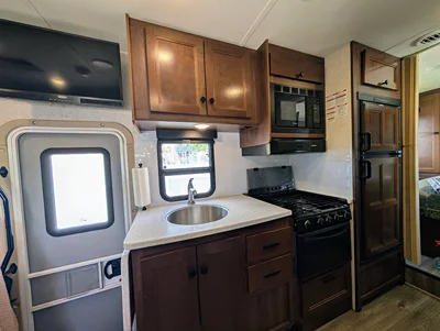 2018 FOREST RIVER SUNSEEKER photo 4
