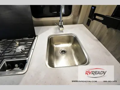 2022 Thor Motor Coach Rize photo 10
